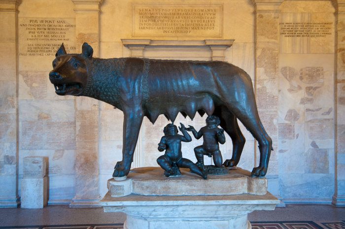 Капитолийская волчица: Скульптура во дворце Палаццо деи Консерватори