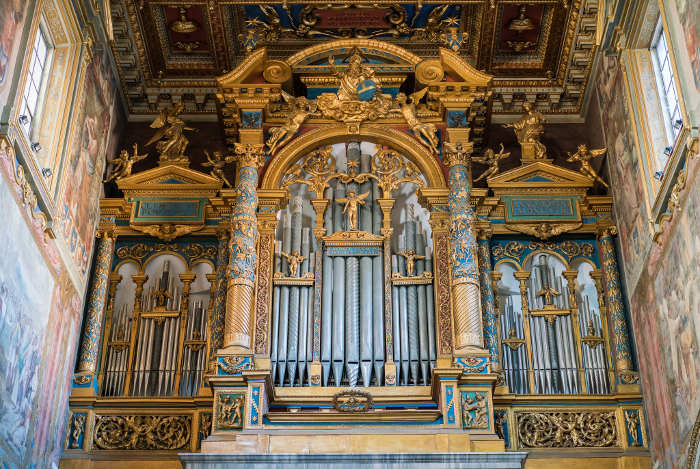 Базилика Сан Джованни в Риме: Орган внутри базилики