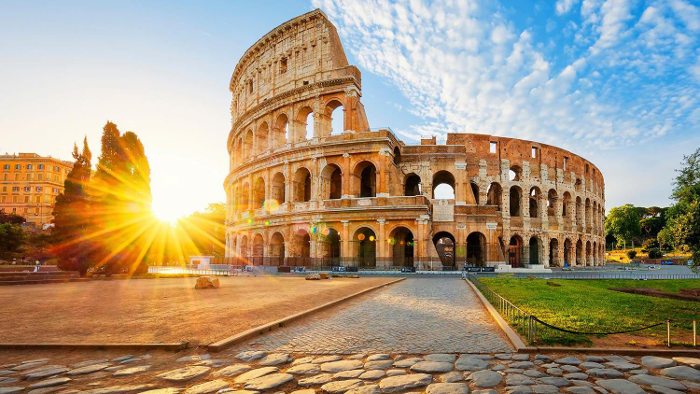 Колизей - третья остановка путешествия по Риму на автобусе