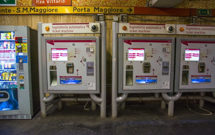 Автоматы для покупки билета на метро