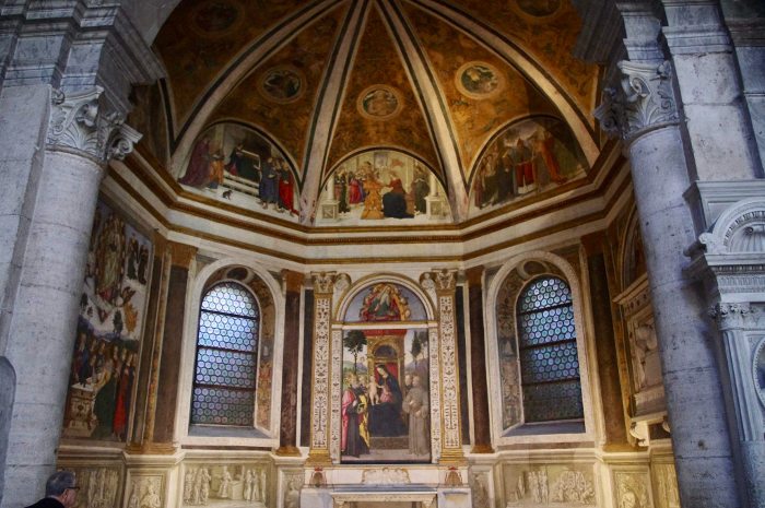 Интерьер базилики Санта Мария дель Пополо