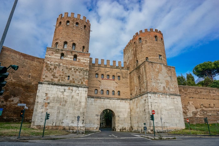 Porta San Sebastiano или Porta Appia