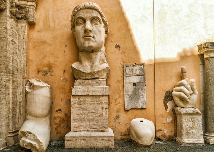Остатки акролитовой статуи императора Константина