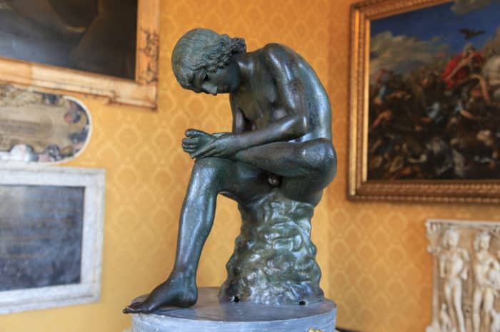 Скульптуры Древнего Рима: Мальчик, извлекающий занозу