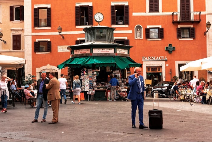 Piazza San Lorenzo in Lucina