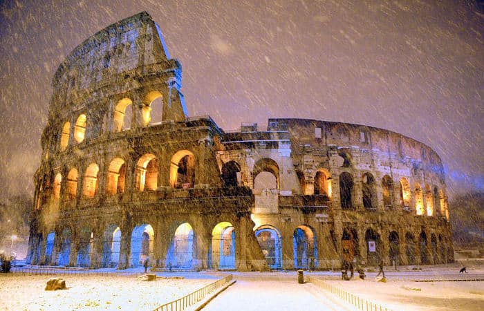 Зимний Рим: Колизей в снегу