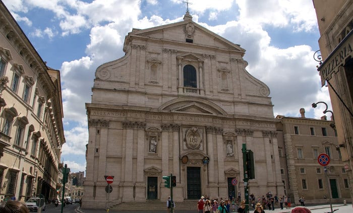 Иль-Джезу: церковь ордена иезуитов в столице Италии