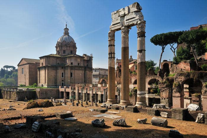 Форум Цезаря в Риме