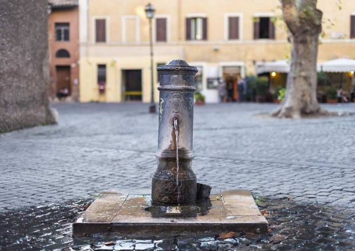 Питьевые фонтаны в Риме